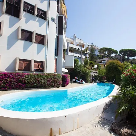 Nautilus Vista Mare Mozzafiato A 180 Gradi- Posto Auto Privato - 2 Matrimoniali Piu 1 Divano Letto Singolo-sky,netflix-wifi 200mg Apartment *
