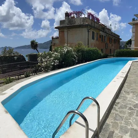 Nautilus Vista Mare Mozzafiato A 180 Gradi- Posto Auto Privato - 2 Matrimoniali Piu 1 Divano Letto Singolo-sky,netflix-wifi 200mg Daire *