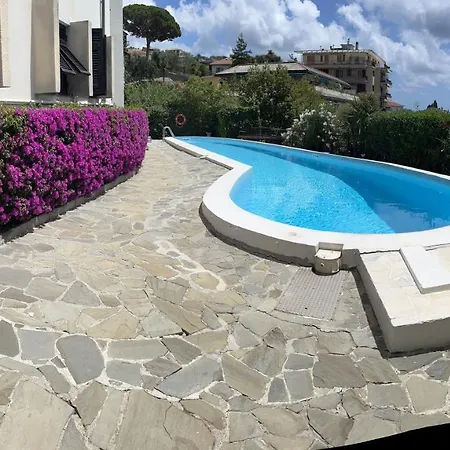 Apartment Nautilus Vista Mare Mozzafiato A 180 Gradi- Posto Auto Privato - 2 Matrimoniali Piu 1 Divano Letto Singolo-sky,netflix-wifi 200mg *