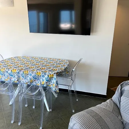 Nautilus Vista Mare Mozzafiato A 180 Gradi- Posto Auto Privato - 2 Matrimoniali Piu 1 Divano Letto Singolo-sky,netflix-wifi 200mg Apartment