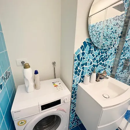 Nautilus Vista Mare Mozzafiato A 180 Gradi- Posto Auto Privato - 2 Matrimoniali Piu 1 Divano Letto Singolo-sky,netflix-wifi 200mg Daire