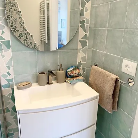 Daire Nautilus Vista Mare Mozzafiato A 180 Gradi- Posto Auto Privato - 2 Matrimoniali Piu 1 Divano Letto Singolo-sky,netflix-wifi 200mg Rapallo