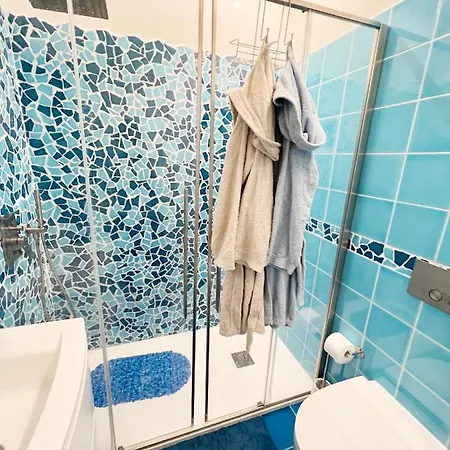 Nautilus Vista Mare Mozzafiato A 180 Gradi- Posto Auto Privato - 2 Matrimoniali Piu 1 Divano Letto Singolo-sky,netflix-wifi 200mg Daire *