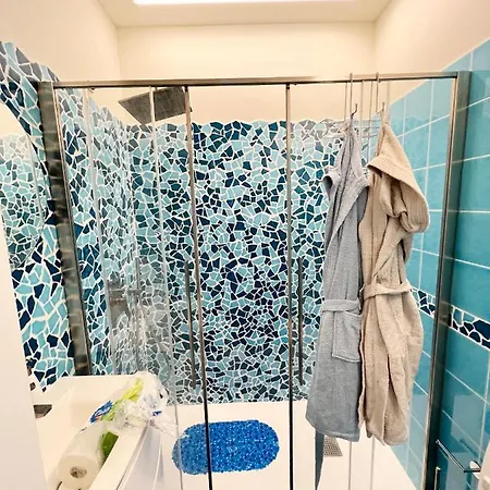 Apartment Nautilus Vista Mare Mozzafiato A 180 Gradi- Posto Auto Privato - 2 Matrimoniali Piu 1 Divano Letto Singolo-sky,netflix-wifi 200mg *
