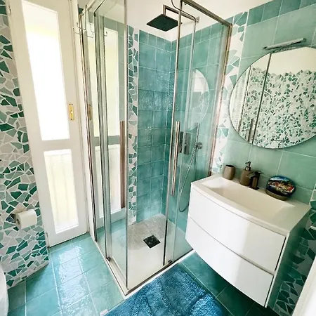 Nautilus Vista Mare Mozzafiato A 180 Gradi- Posto Auto Privato - 2 Matrimoniali Piu 1 Divano Letto Singolo-sky,netflix-wifi 200mg Rapallo