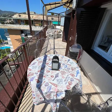 Nautilus Vista Mare Mozzafiato A 180 Gradi- Posto Auto Privato - 2 Matrimoniali Piu 1 Divano Letto Singolo-sky,netflix-wifi 200mg Daire *